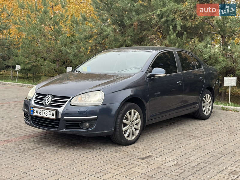 Седан Volkswagen Jetta 2008 в Києві