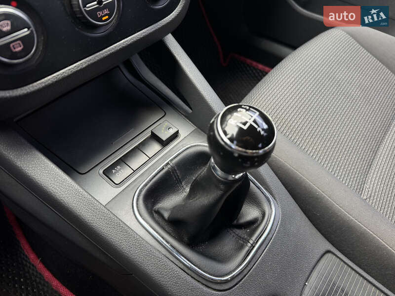 Седан Volkswagen Jetta 2008 в Києві