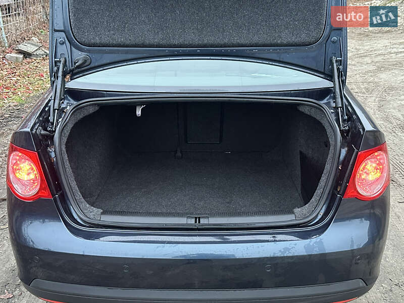 Седан Volkswagen Jetta 2008 в Києві