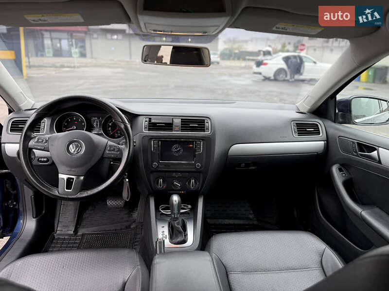 Седан Volkswagen Jetta 2013 в Ізмаїлі