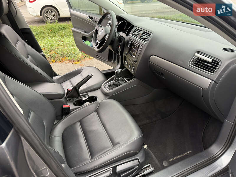 Седан Volkswagen Jetta 2017 в Ужгороде