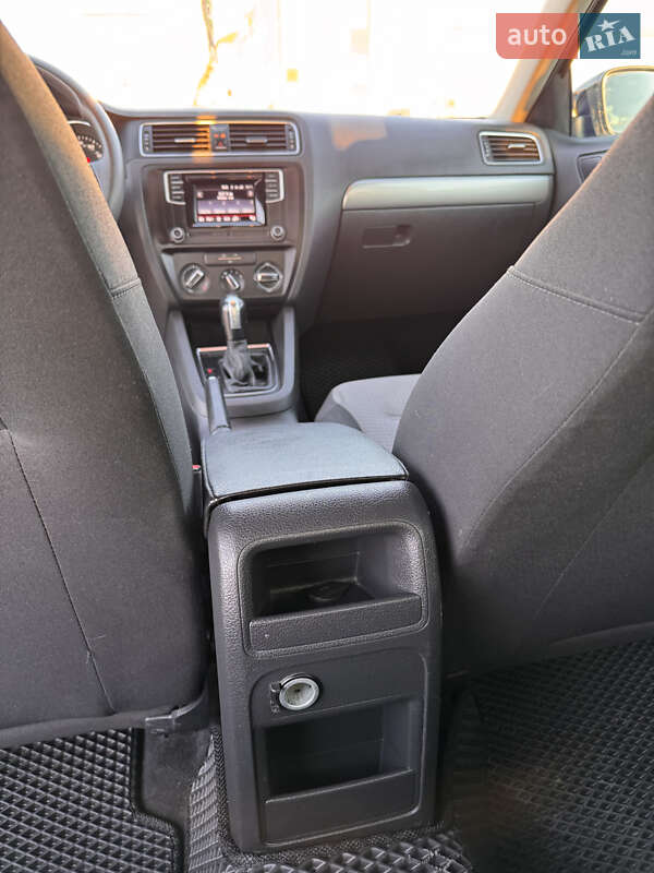 Седан Volkswagen Jetta 2016 в Києві фото 24 Седан Volkswagen Jetta 2016 в Києві