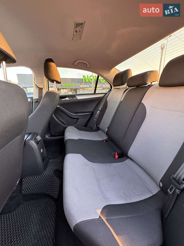 Седан Volkswagen Jetta 2016 в Києві фото 27 Седан Volkswagen Jetta 2016 в Києві