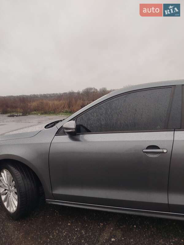 Седан Volkswagen Jetta 2012 в Лубнах