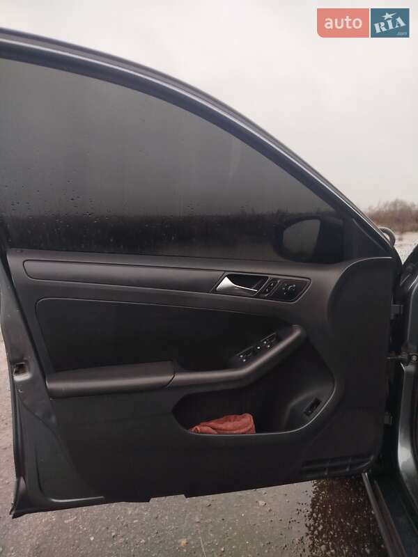 Седан Volkswagen Jetta 2012 в Лубнах