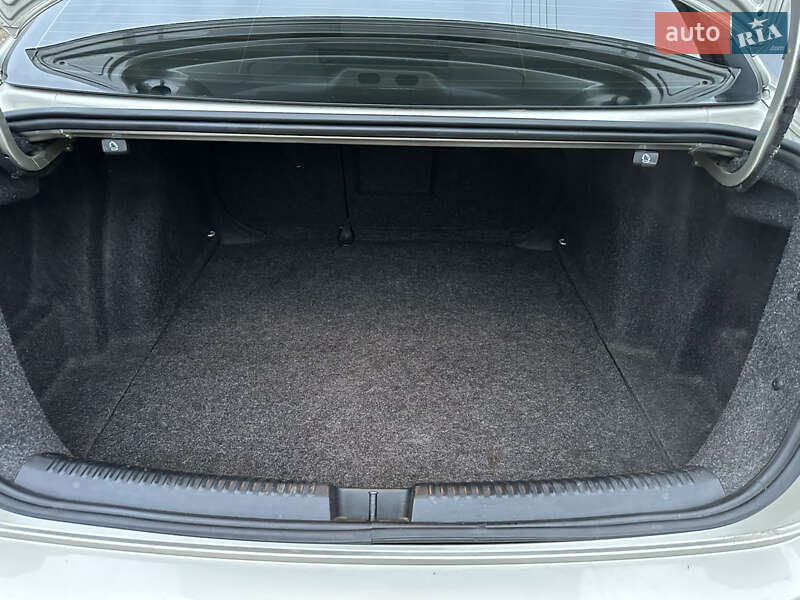 Седан Volkswagen Jetta 2014 в Львове