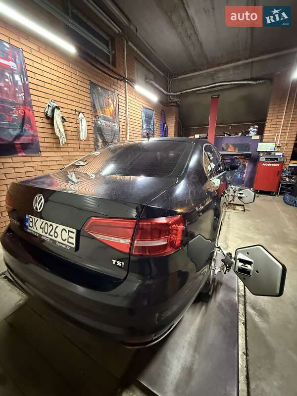 Седан Volkswagen Jetta 2014 в Києві