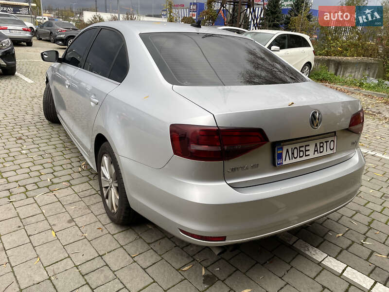 Седан Volkswagen Jetta 2016 в Львові