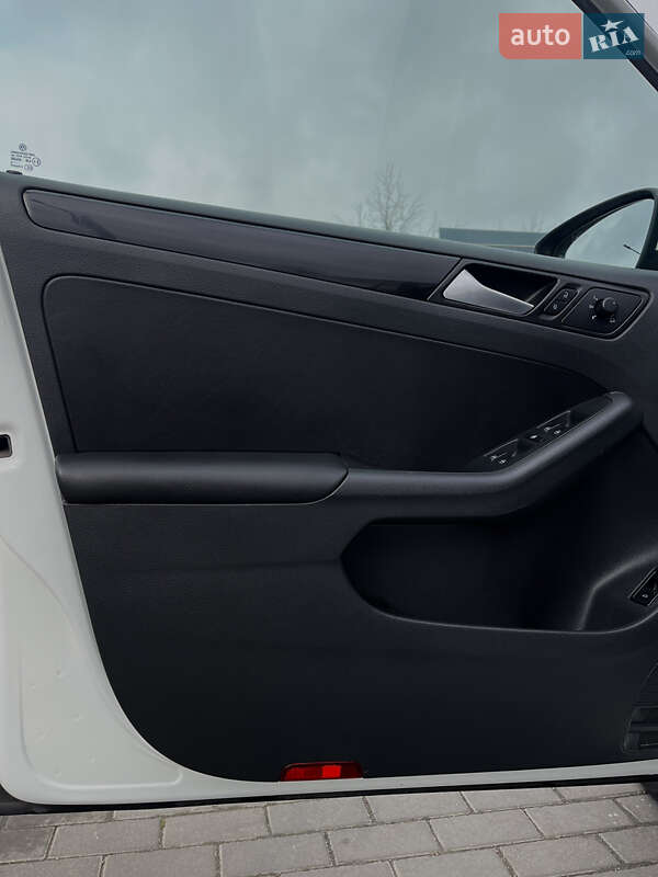 Седан Volkswagen Jetta 2014 в Киеве фото 8 Седан Volkswagen Jetta 2014 в Киеве