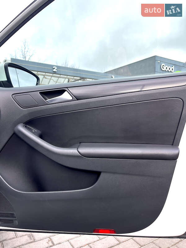 Седан Volkswagen Jetta 2014 в Киеве фото 18 Седан Volkswagen Jetta 2014 в Киеве