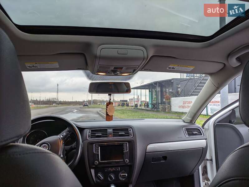 Седан Volkswagen Jetta 2016 в Львове