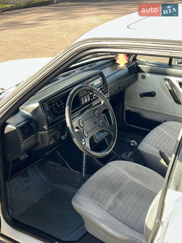 Седан Volkswagen Jetta 1987 в Рівному
