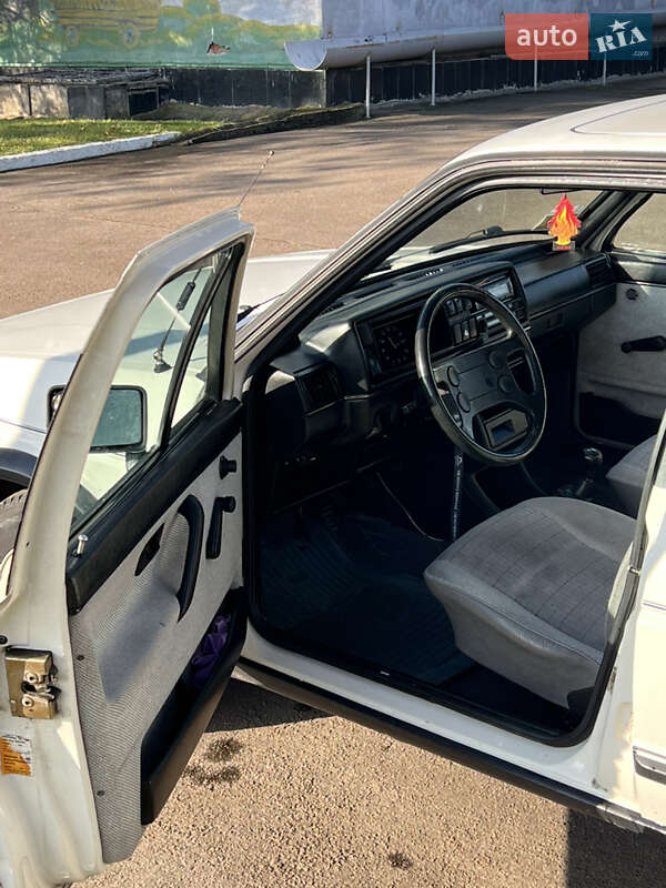 Седан Volkswagen Jetta 1987 в Рівному