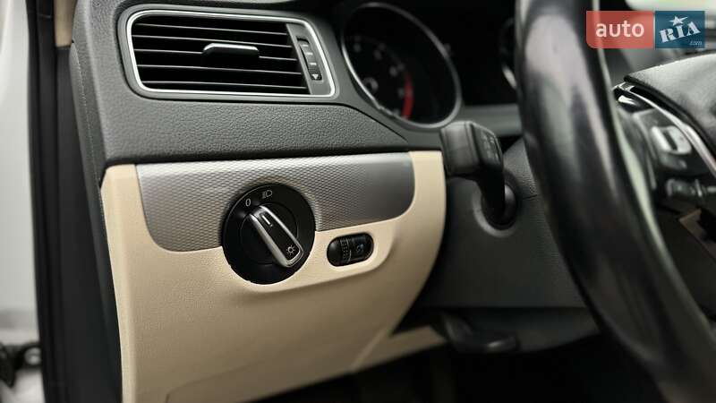 Седан Volkswagen Jetta 2016 в Киеве фото 37 Седан Volkswagen Jetta 2016 в Киеве