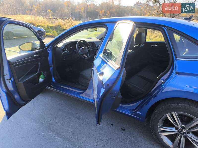 Седан Volkswagen Jetta 2023 в Львові