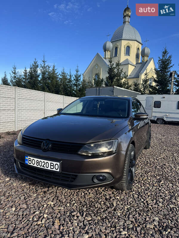 Седан Volkswagen Jetta 2011 в Бучаче