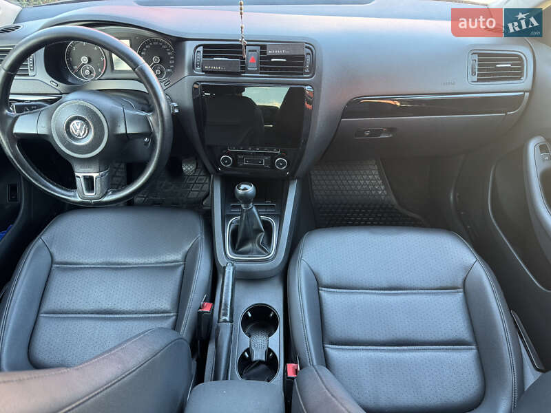 Седан Volkswagen Jetta 2011 в Бучаче