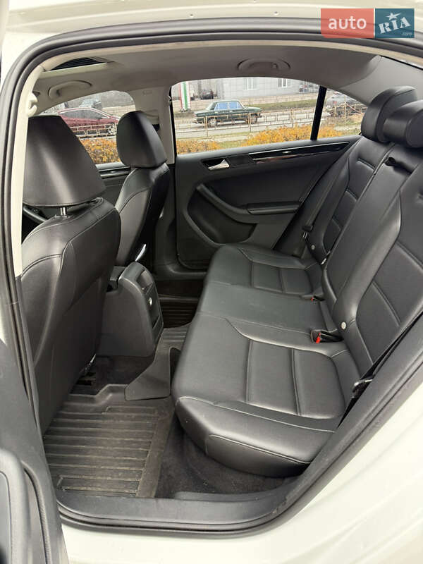 Седан Volkswagen Jetta 2015 в Чернигове