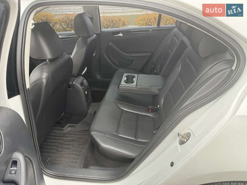 Седан Volkswagen Jetta 2015 в Чернигове