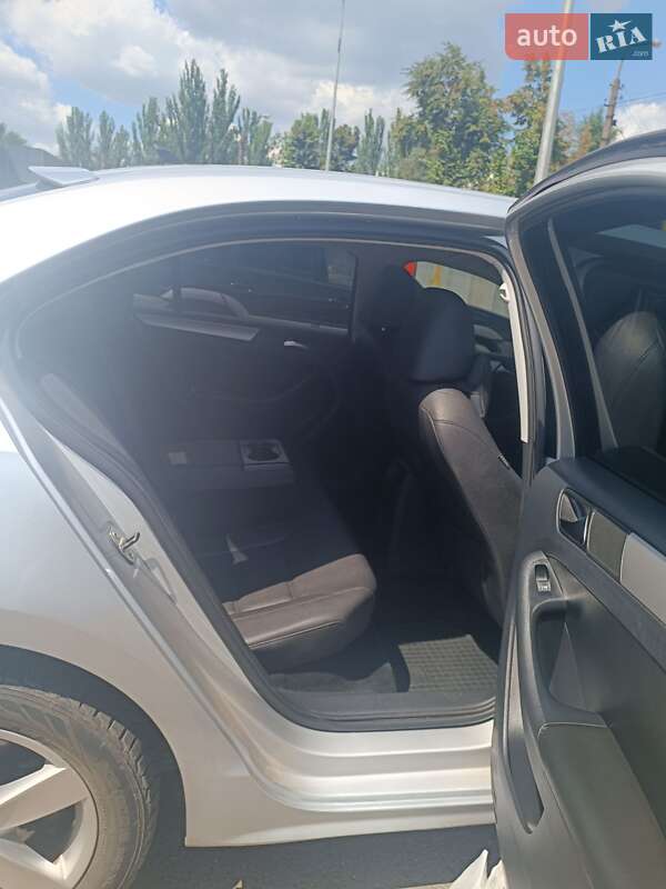 Седан Volkswagen Jetta 2010 в Кривом Роге фото 8 Седан Volkswagen Jetta 2010 в Кривом Роге