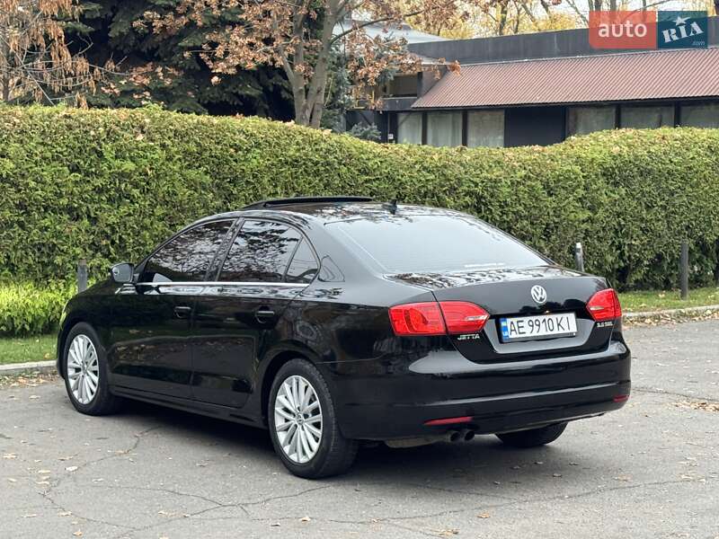 Седан Volkswagen Jetta 2012 в Днепре