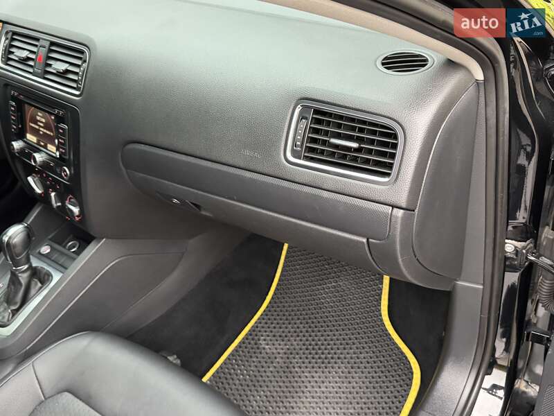 Седан Volkswagen Jetta 2012 в Днепре