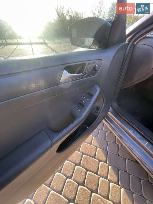 Седан Volkswagen Jetta 2014 в Львове фото 13 Седан Volkswagen Jetta 2014 в Львове