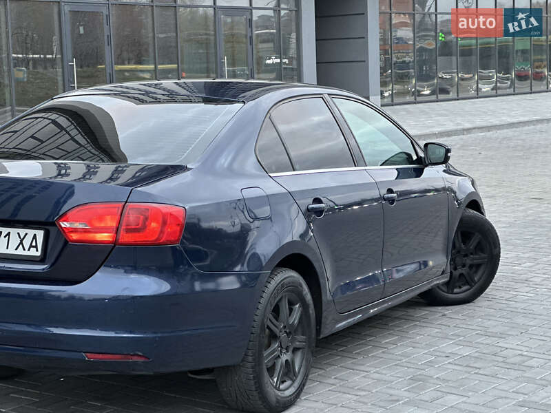Седан Volkswagen Jetta 2013 в Дніпрі