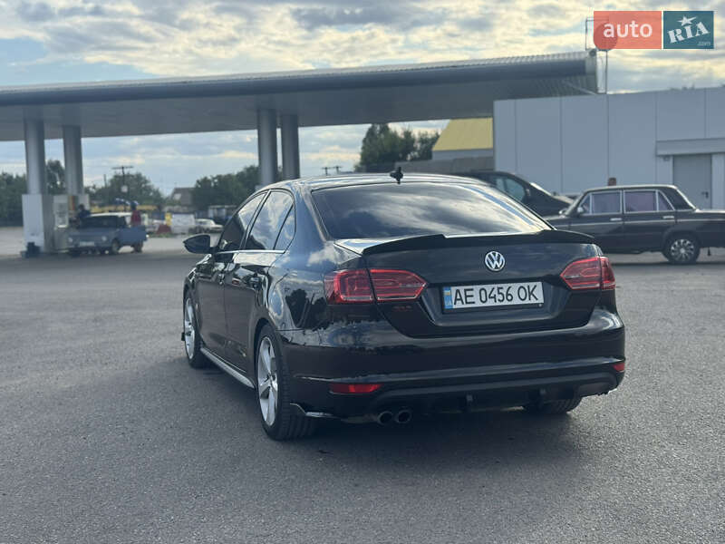 Седан Volkswagen Jetta 2014 в Днепре