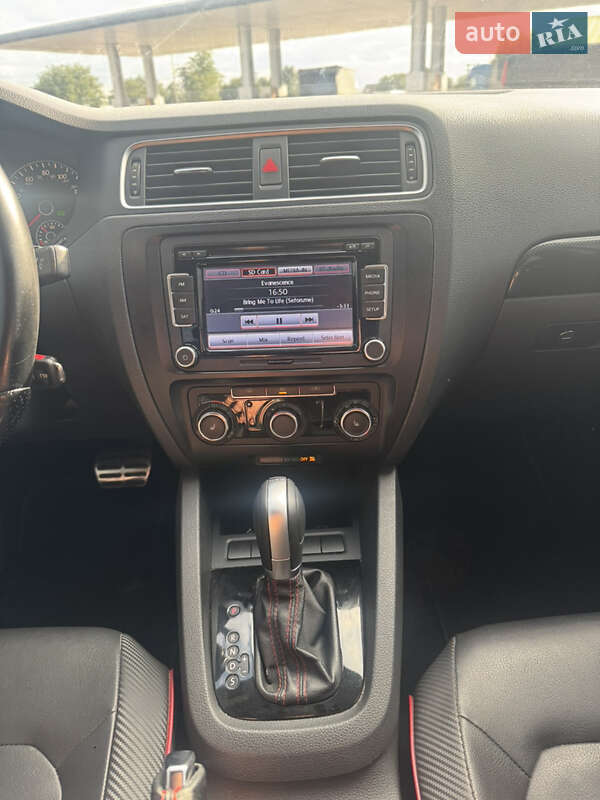 Седан Volkswagen Jetta 2014 в Днепре