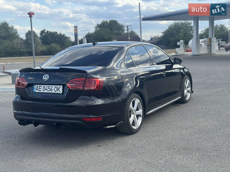 Седан Volkswagen Jetta 2014 в Днепре