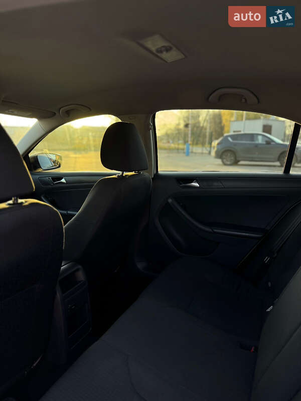 Седан Volkswagen Jetta 2015 в Києві фото 8 Седан Volkswagen Jetta 2015 в Києві