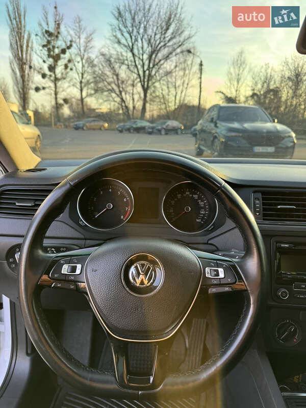 Седан Volkswagen Jetta 2015 в Києві фото 11 Седан Volkswagen Jetta 2015 в Києві