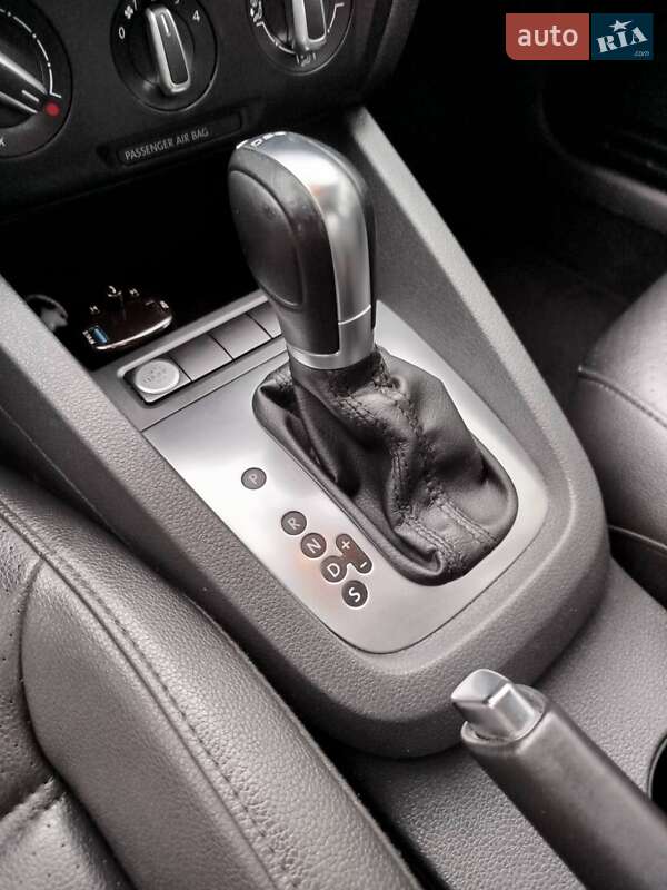 Седан Volkswagen Jetta 2014 в Львове