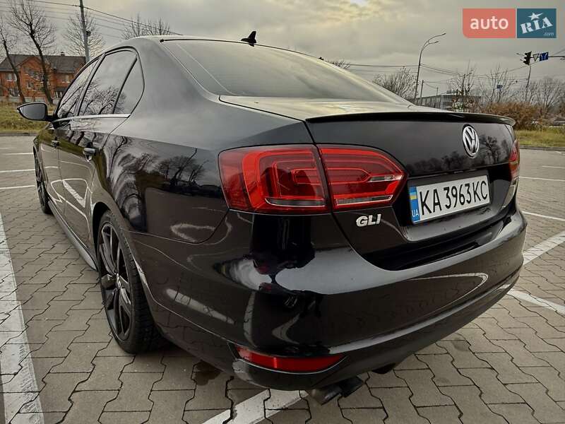Седан Volkswagen Jetta 2013 в Києві