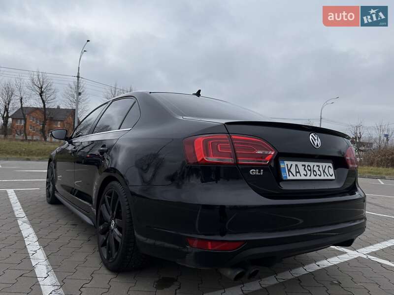 Седан Volkswagen Jetta 2013 в Києві