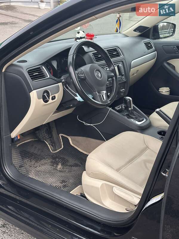 Седан Volkswagen Jetta 2012 в Києві