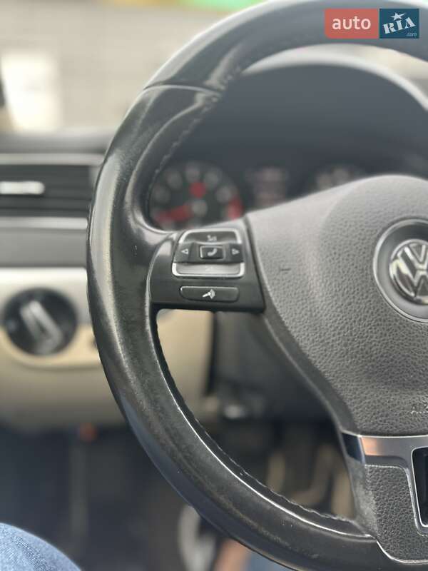Седан Volkswagen Jetta 2012 в Києві