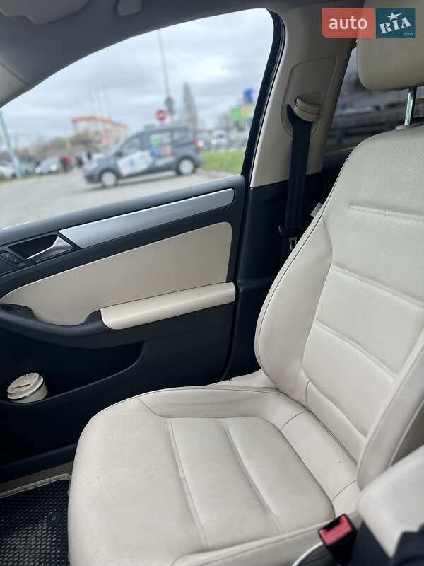 Седан Volkswagen Jetta 2012 в Києві