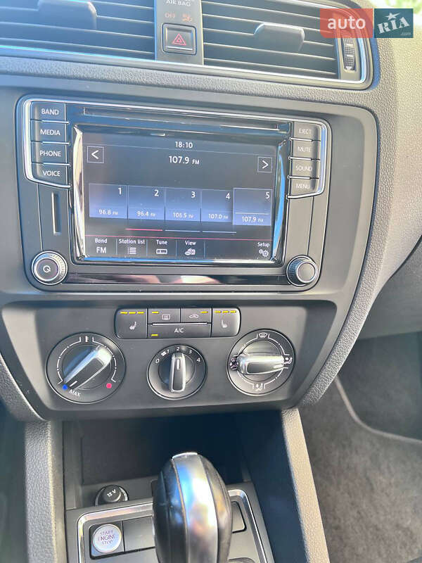 Седан Volkswagen Jetta 2017 в Софиевской Борщаговке