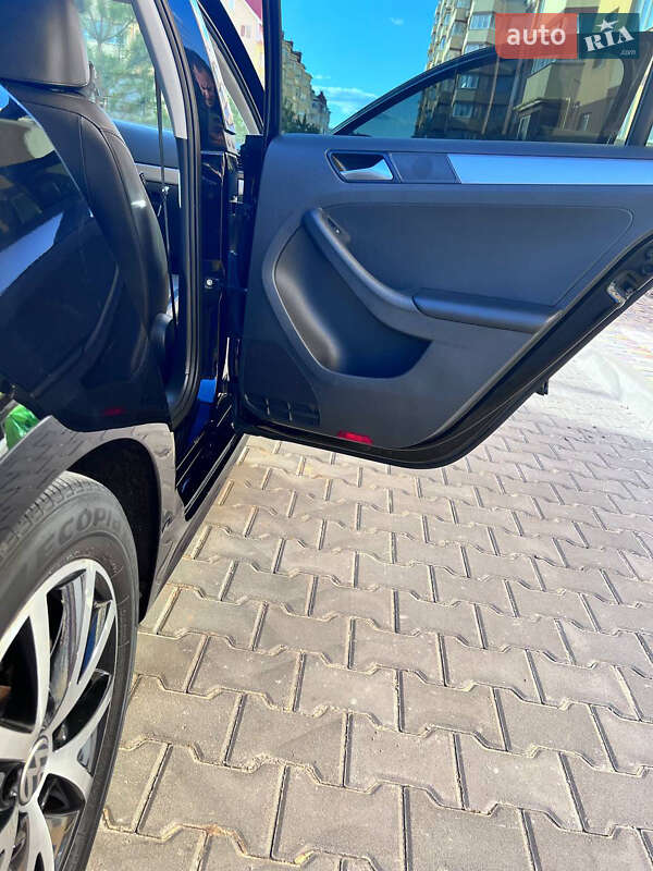 Седан Volkswagen Jetta 2017 в Софиевской Борщаговке