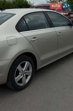 Седан Volkswagen Jetta 2012 в Тернополе