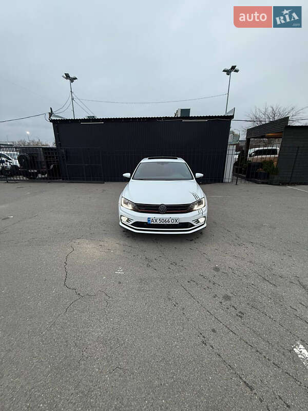 Седан Volkswagen Jetta 2016 в Киеве