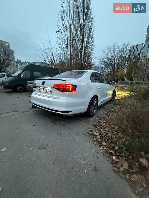 Седан Volkswagen Jetta 2016 в Киеве