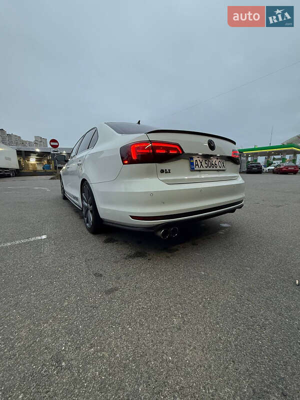 Седан Volkswagen Jetta 2016 в Киеве