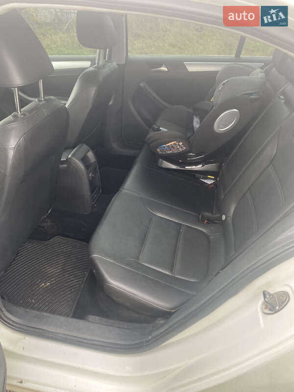 Седан Volkswagen Jetta 2012 в Виннице