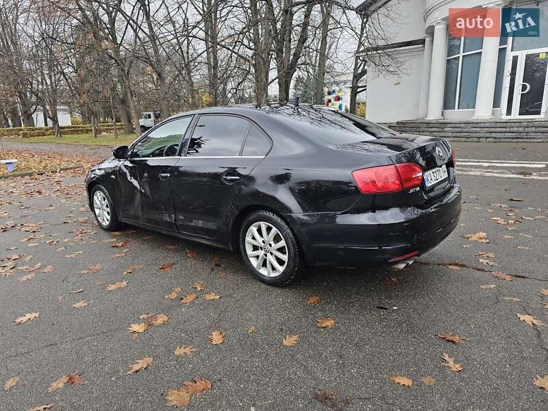 Седан Volkswagen Jetta 2013 в Киеве