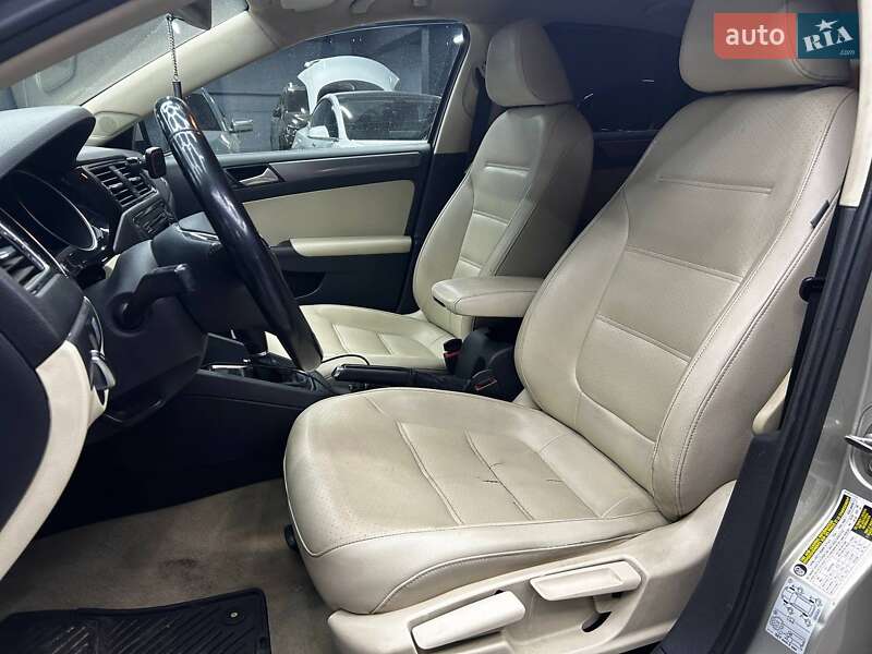 Седан Volkswagen Jetta 2014 в Чернівцях