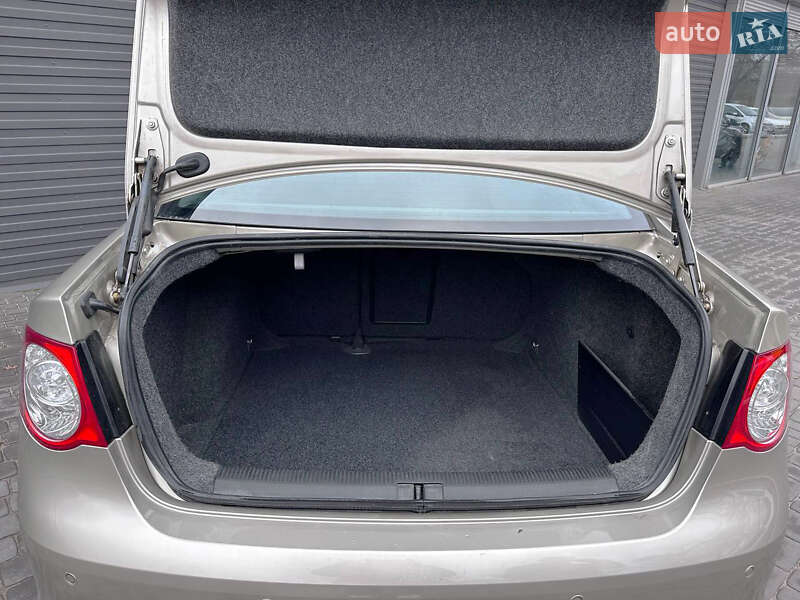 Седан Volkswagen Jetta 2006 в Каменском фото 8 Седан Volkswagen Jetta 2006 в Каменском