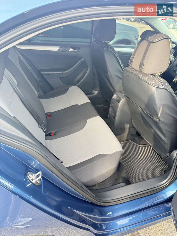 Седан Volkswagen Jetta 2016 в Києві